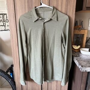 Lululemon Commission Long Sleeve Shirt in a olive-esque green, size small